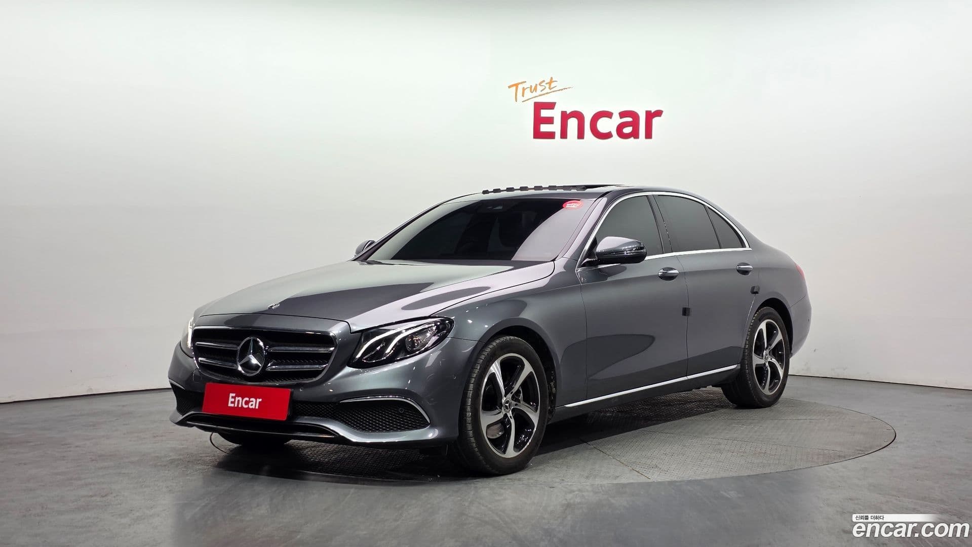 Main__Slider__Photo:E-Class Mercedes-Benz 2019.10-0