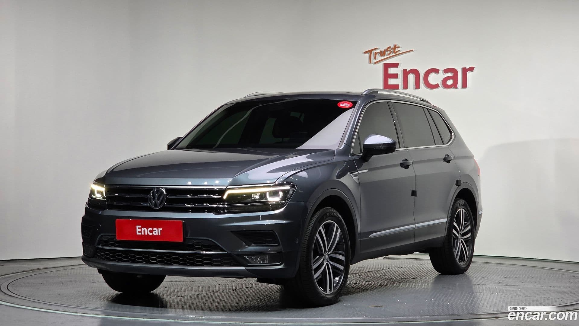 Main__Slider__Photo:Tiguan Volkswagen 2020.10-0