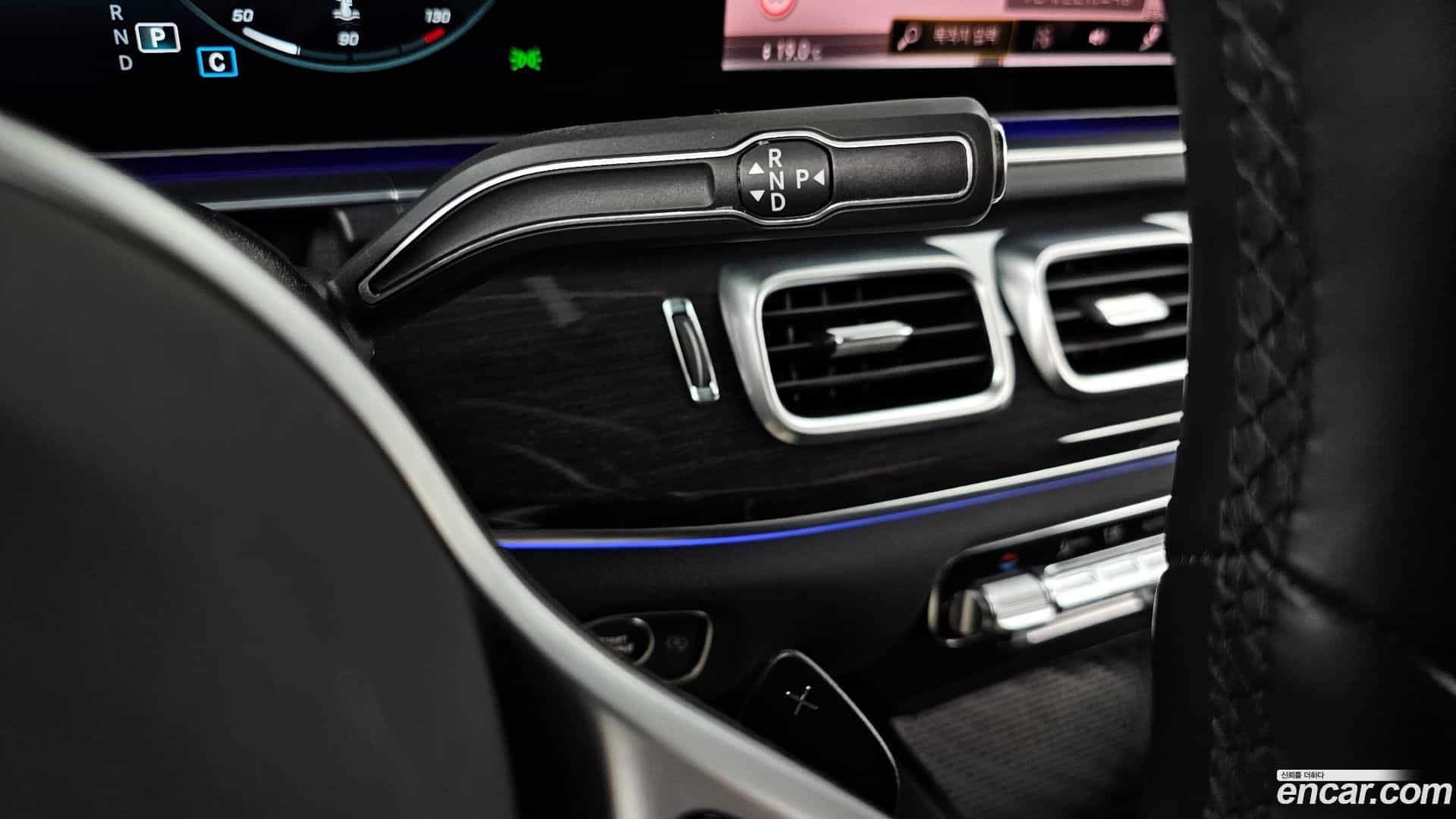 GLE-Class Mercedes-Benz 2021.1-INNER-009