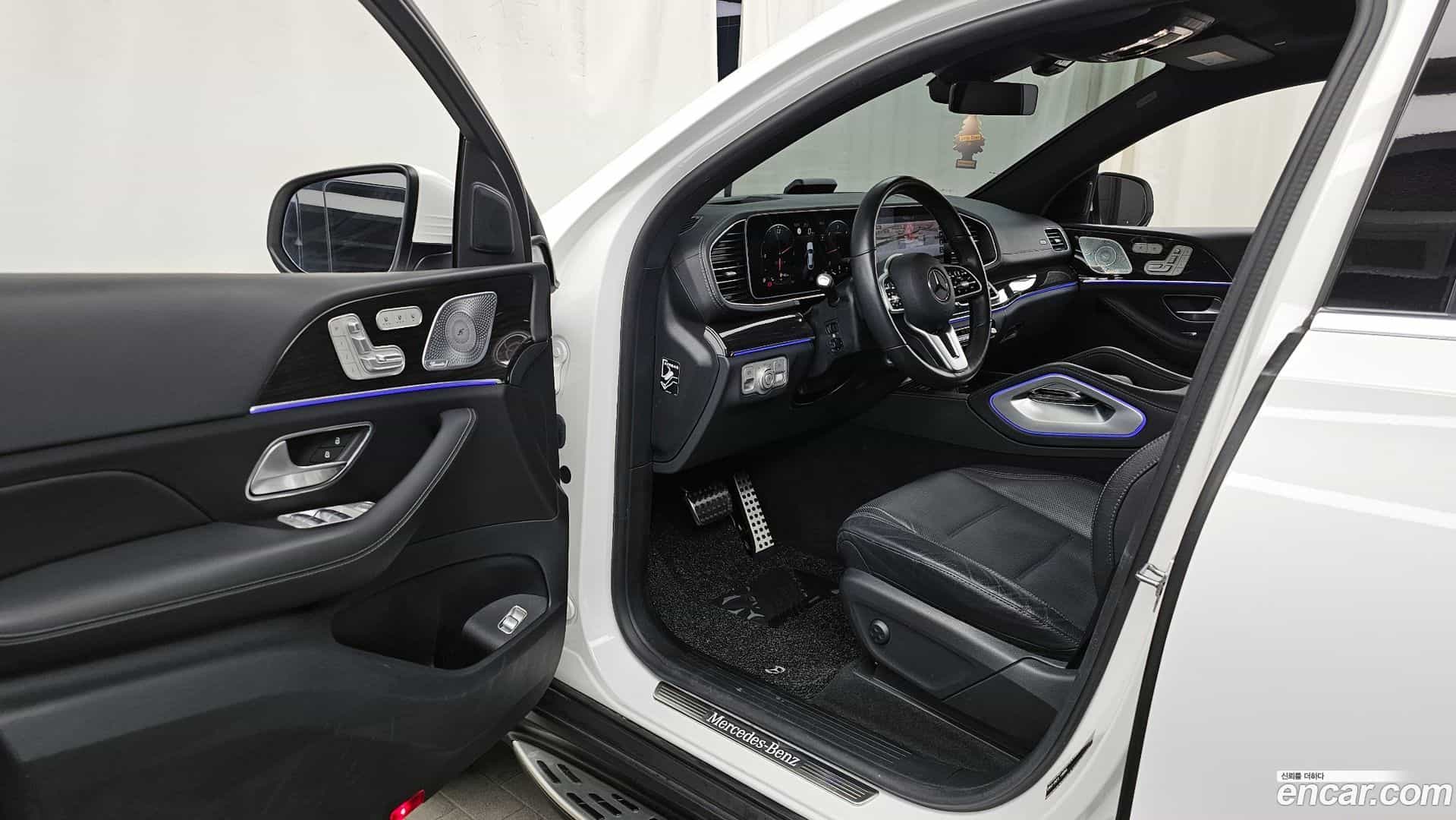 GLE-Class Mercedes-Benz 2021.1-INNER-010