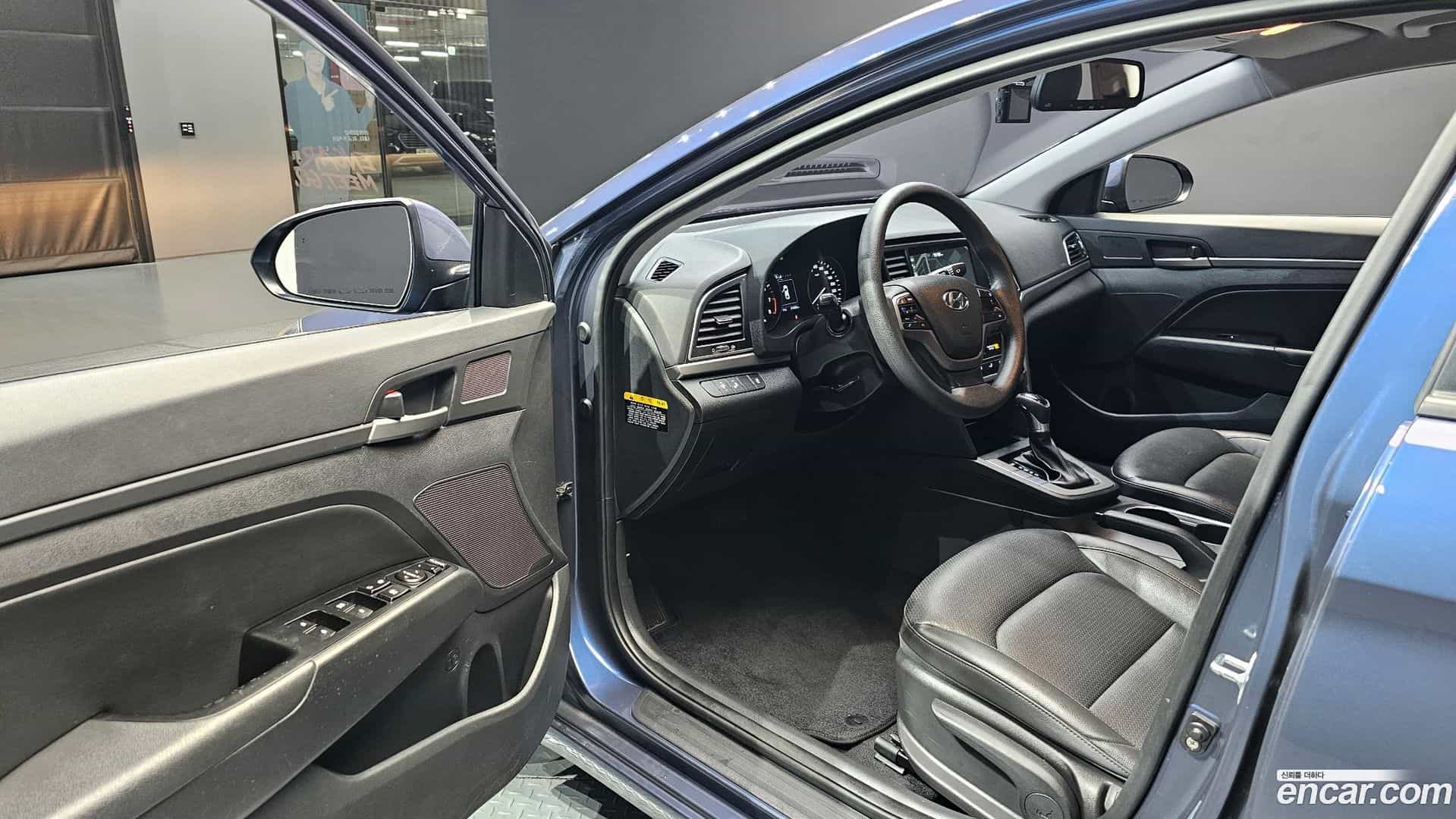 AVANTE Hyundai 2018.7-OPTION-015