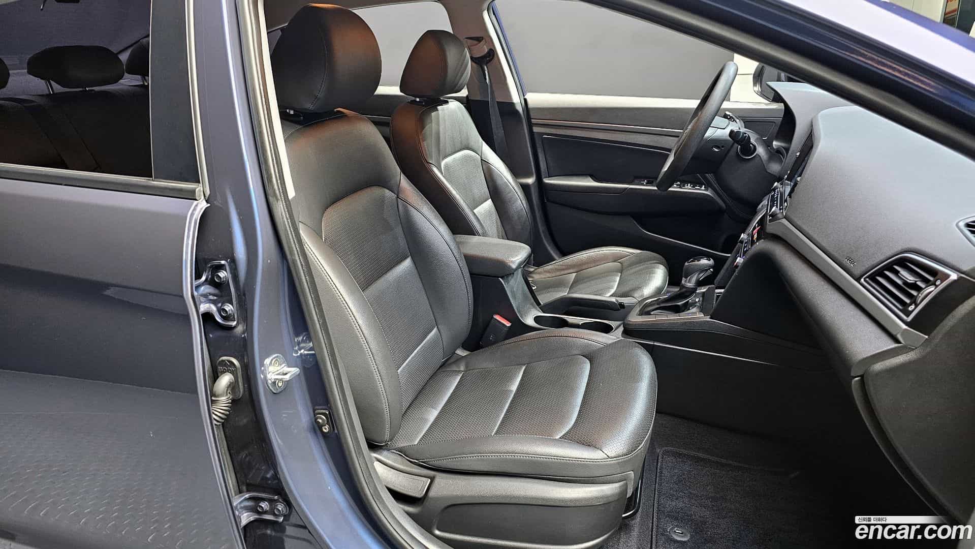 AVANTE Hyundai 2018.7-OPTION-017