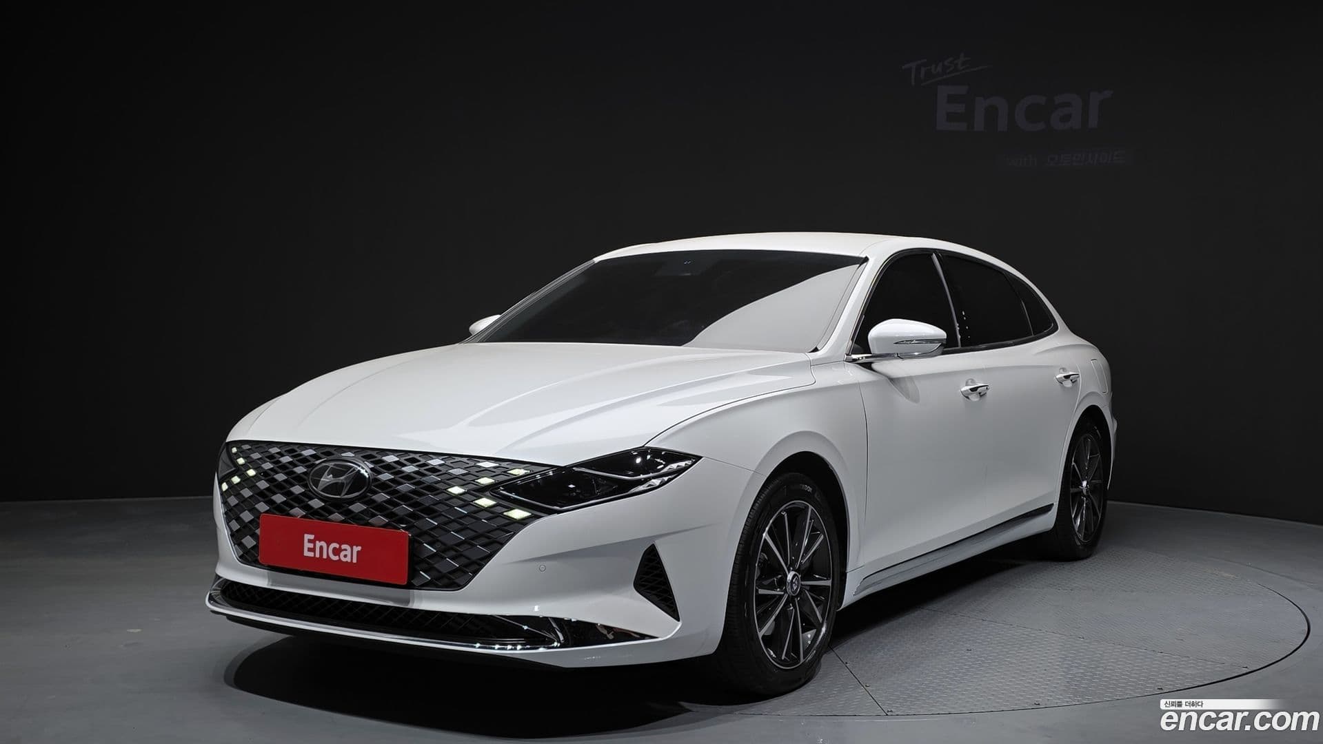 Main__Slider__Photo:Grandeur Hyundai 2022.4-0