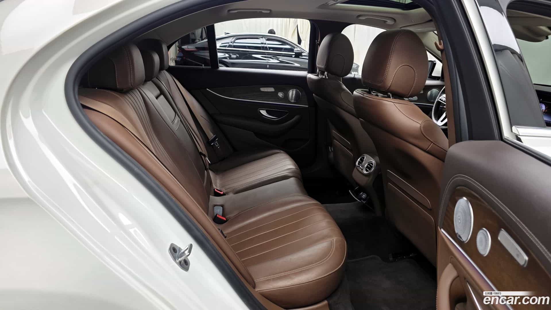 E-Class Mercedes-Benz 2018.7-OPTION-016