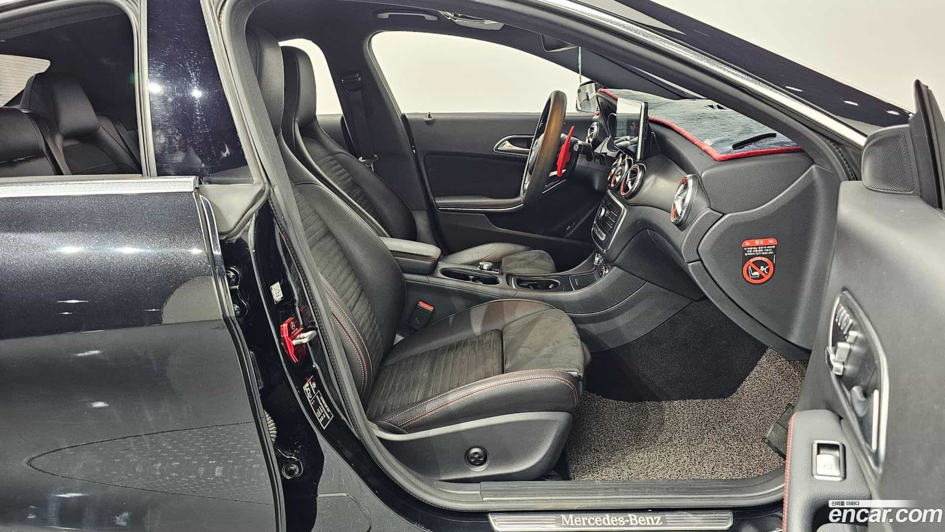 CLA-Class Mercedes-Benz 2018.4-INNER-010