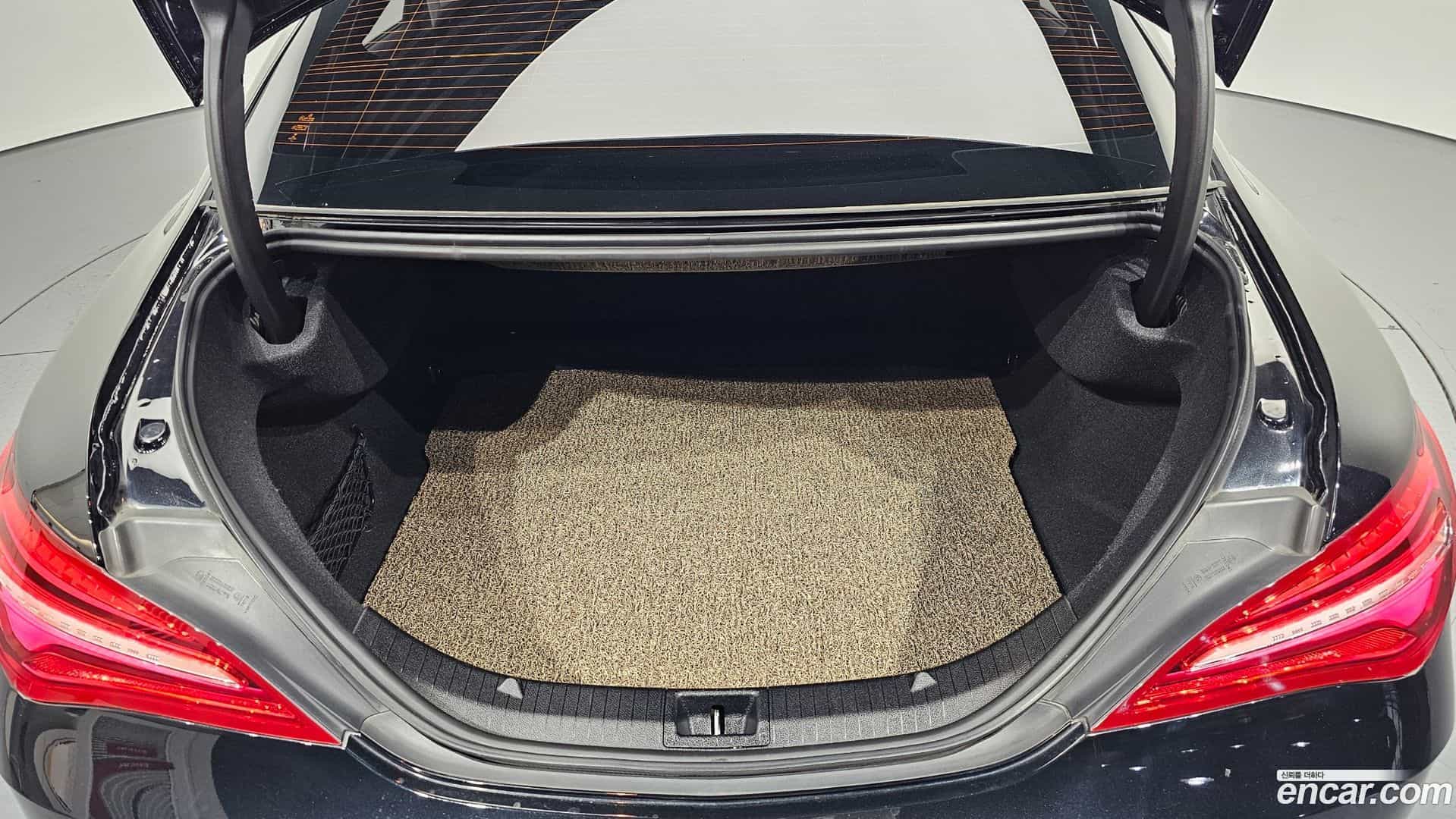 CLA-Class Mercedes-Benz 2018.4-OPTION-024