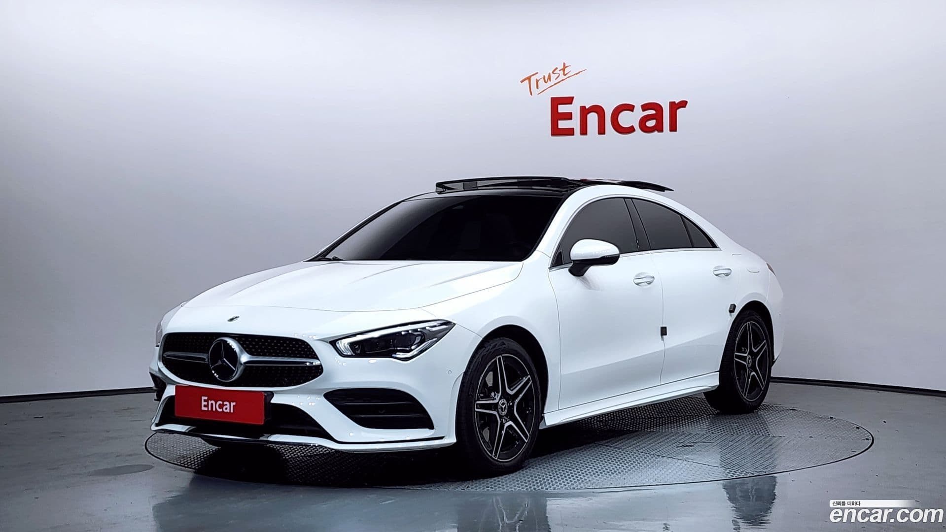 Main__Slider__Photo:CLA-Class Mercedes-Benz 2021.6-0