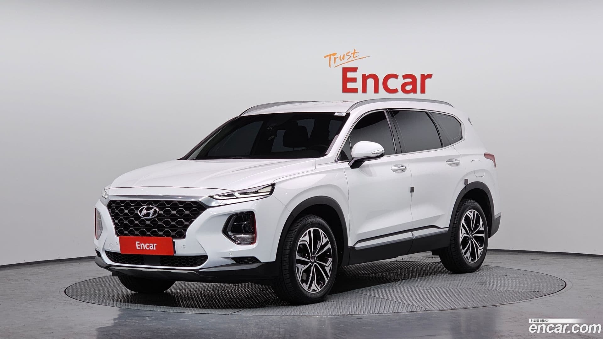 Main__Slider__Photo:Santafe Hyundai 2019.4-0