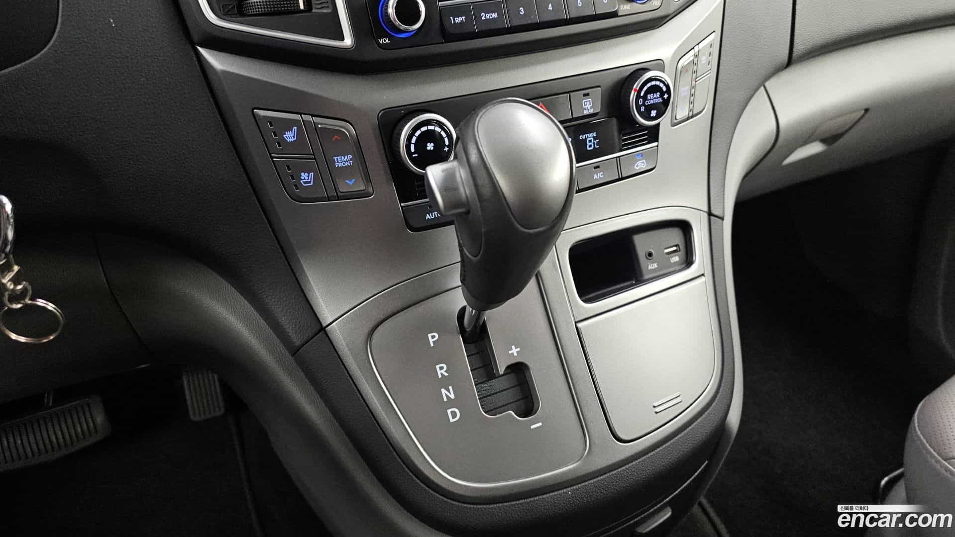 Starex Hyundai 2018.10-INNER-009