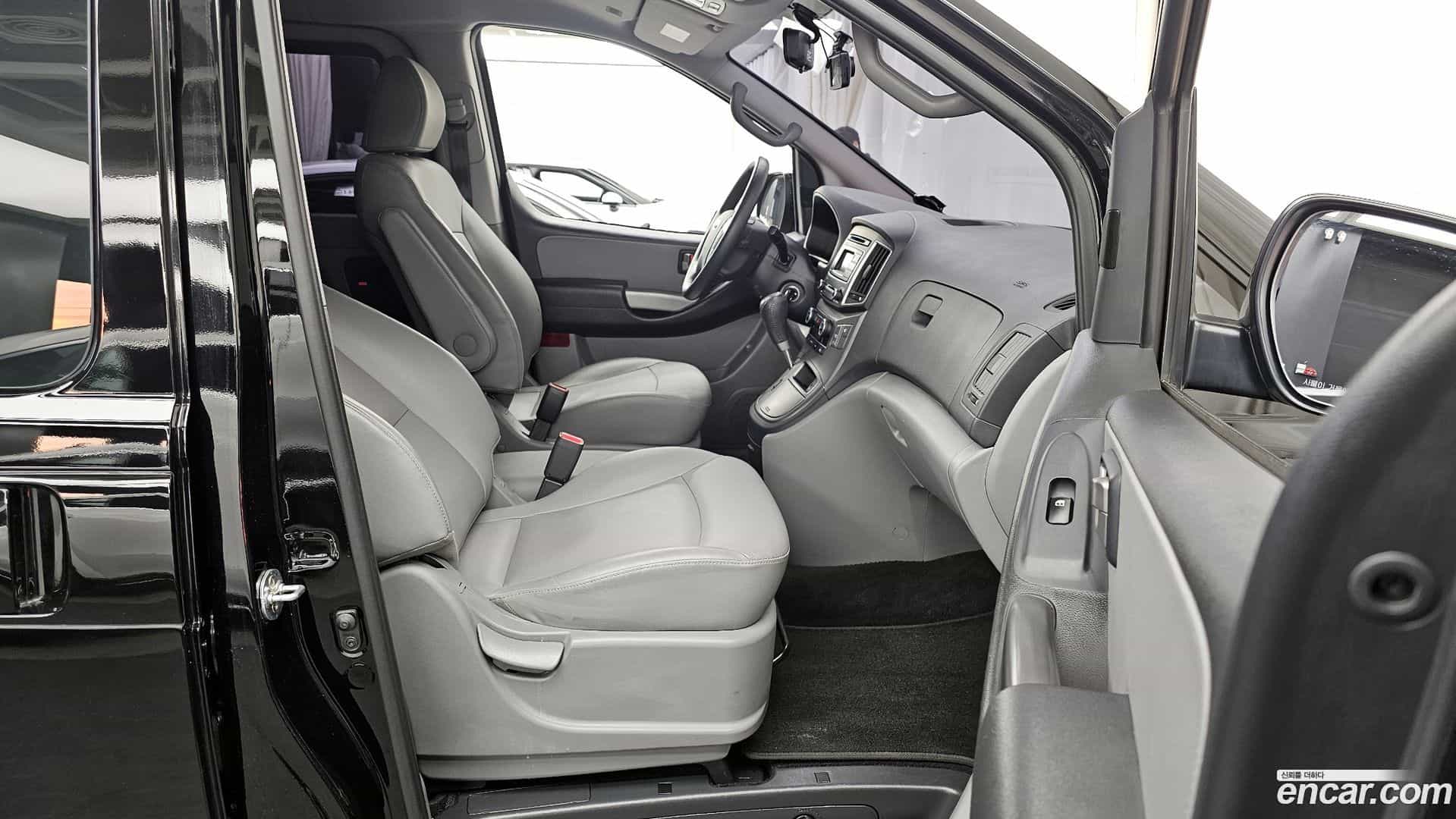 Starex Hyundai 2018.10-INNER-010