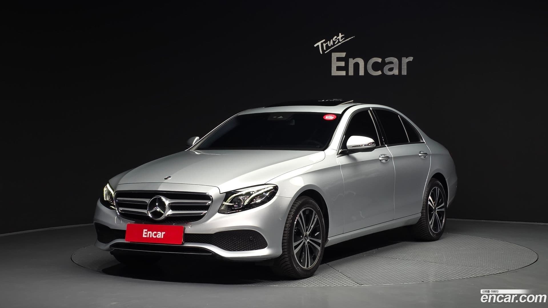 Main__Slider__Photo:E-Class Mercedes-Benz 2020.9-0