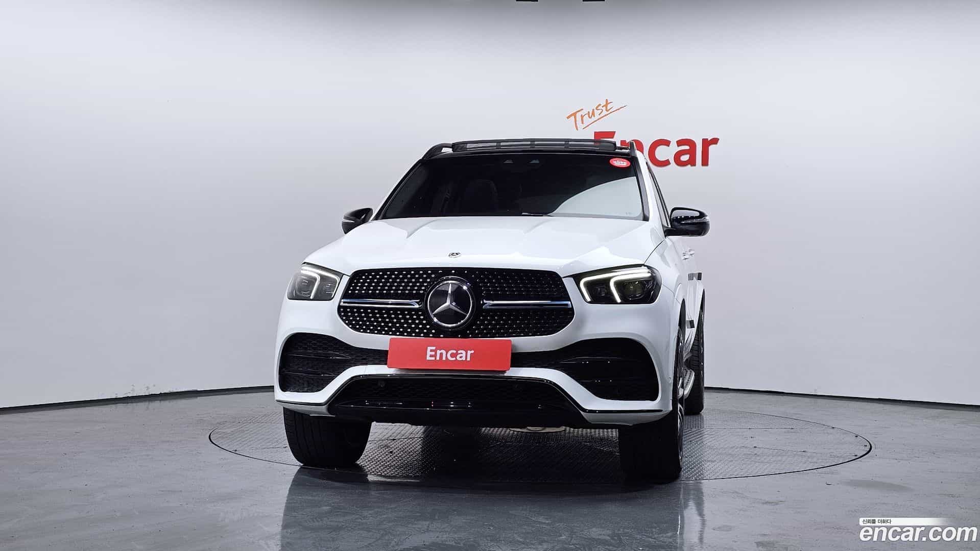 GLE-Class Mercedes-Benz 2022.8-OUTER-003