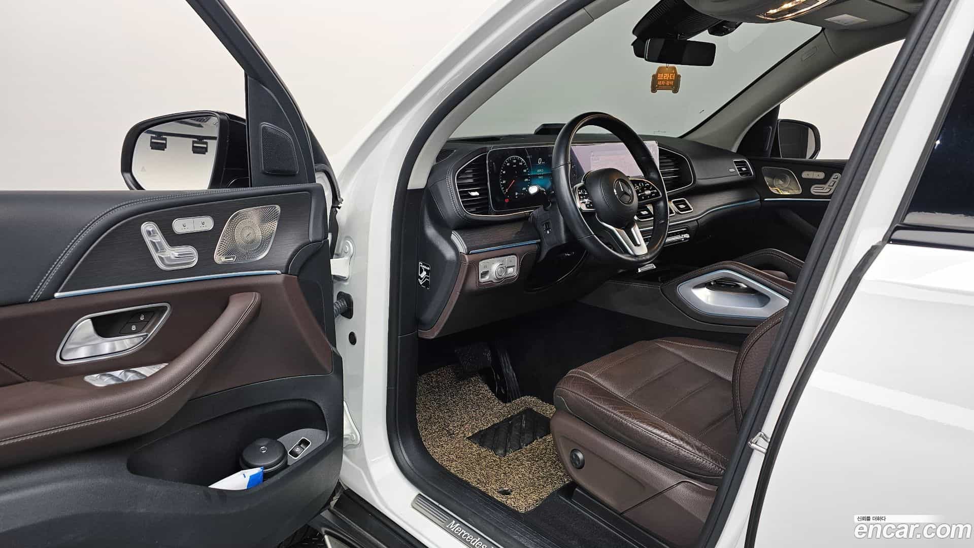 GLE-Class Mercedes-Benz 2022.8-INNER-010