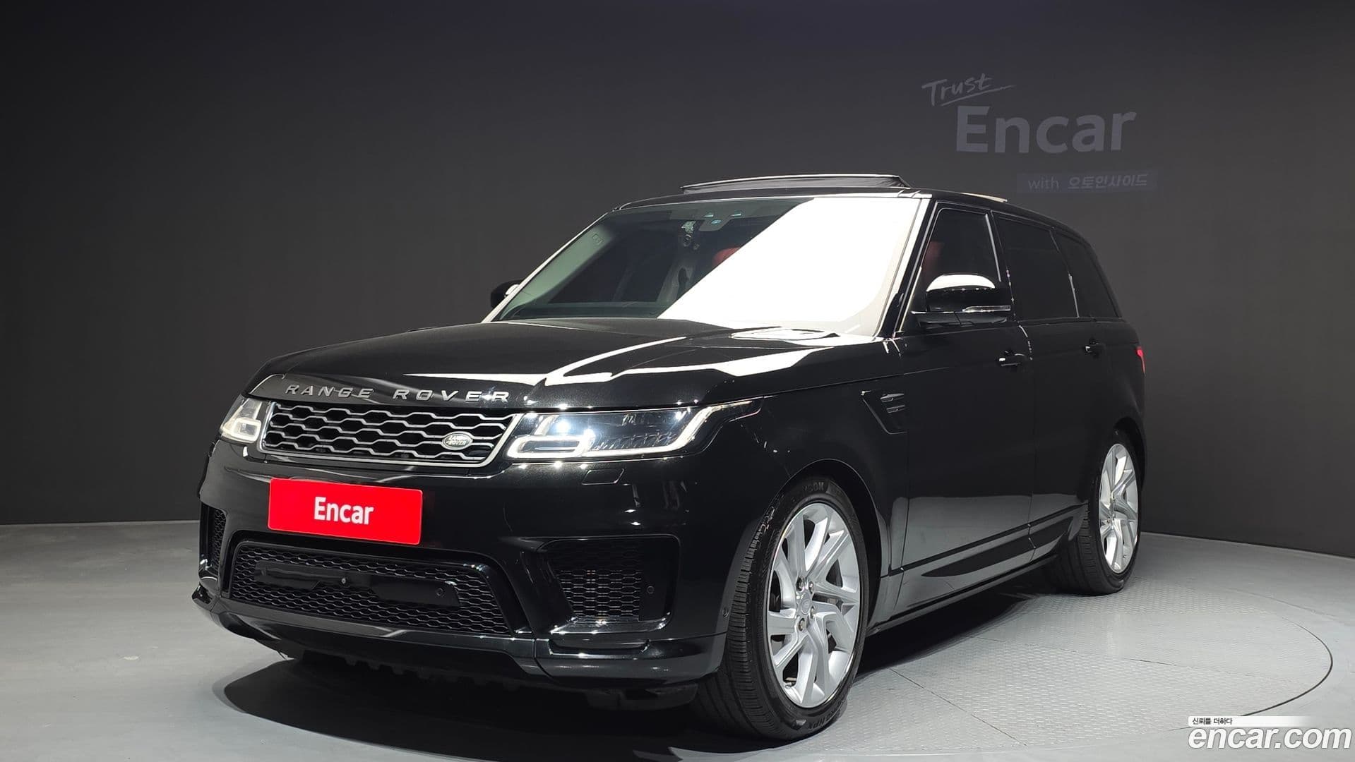 Main__Slider__Photo:Range Rover Sport Land Rover 2020.11-0