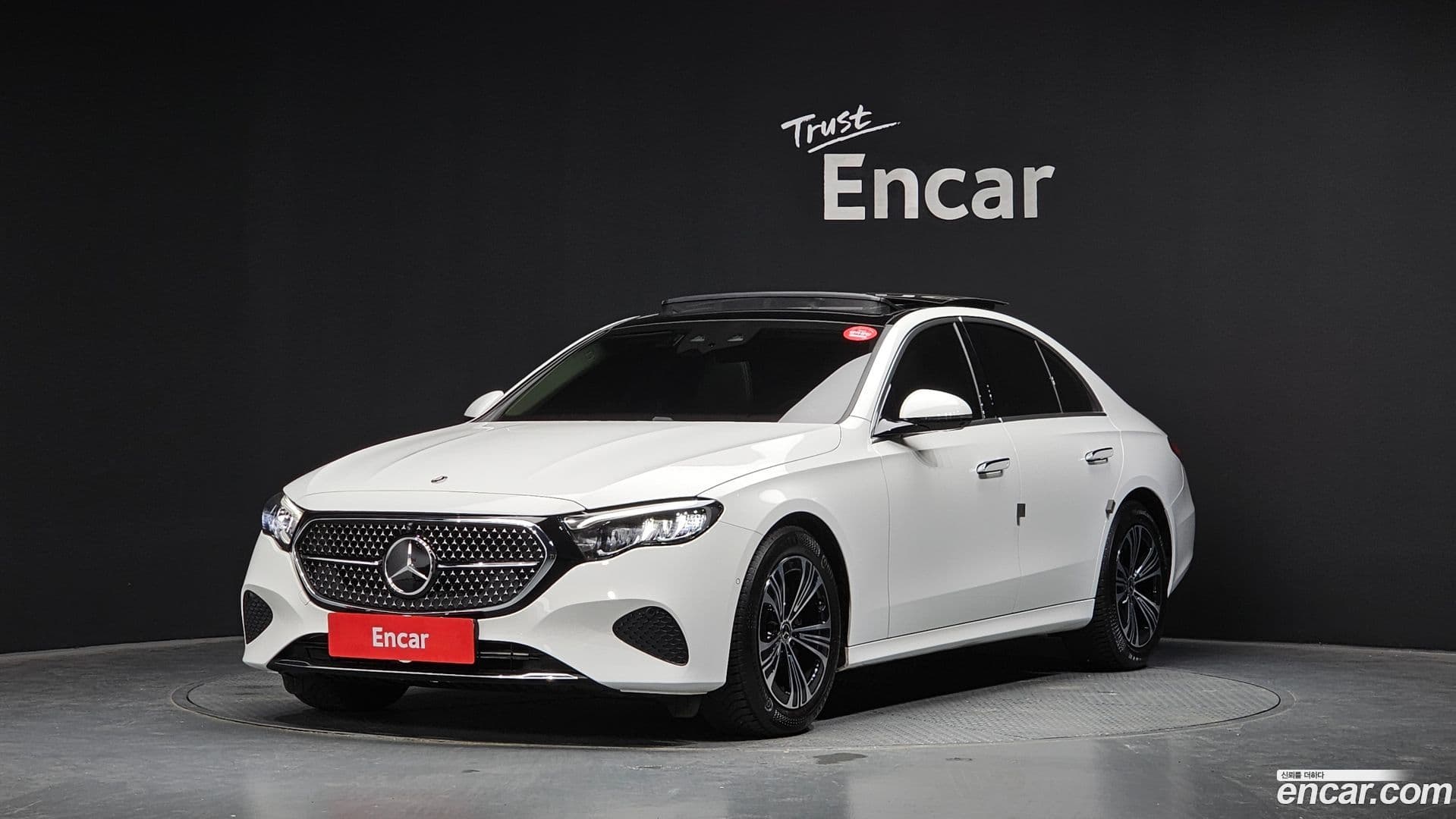 Main__Slider__Photo:E-Class Mercedes-Benz 2025.6-0