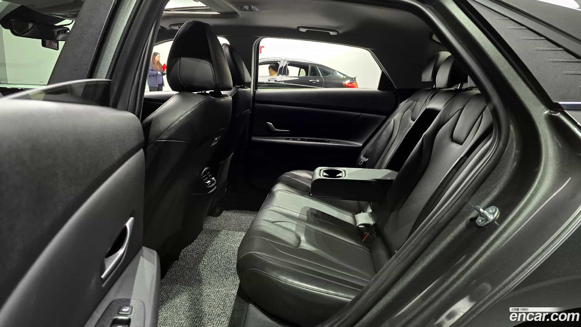 AVANTE Hyundai 2022.11-OPTION-016