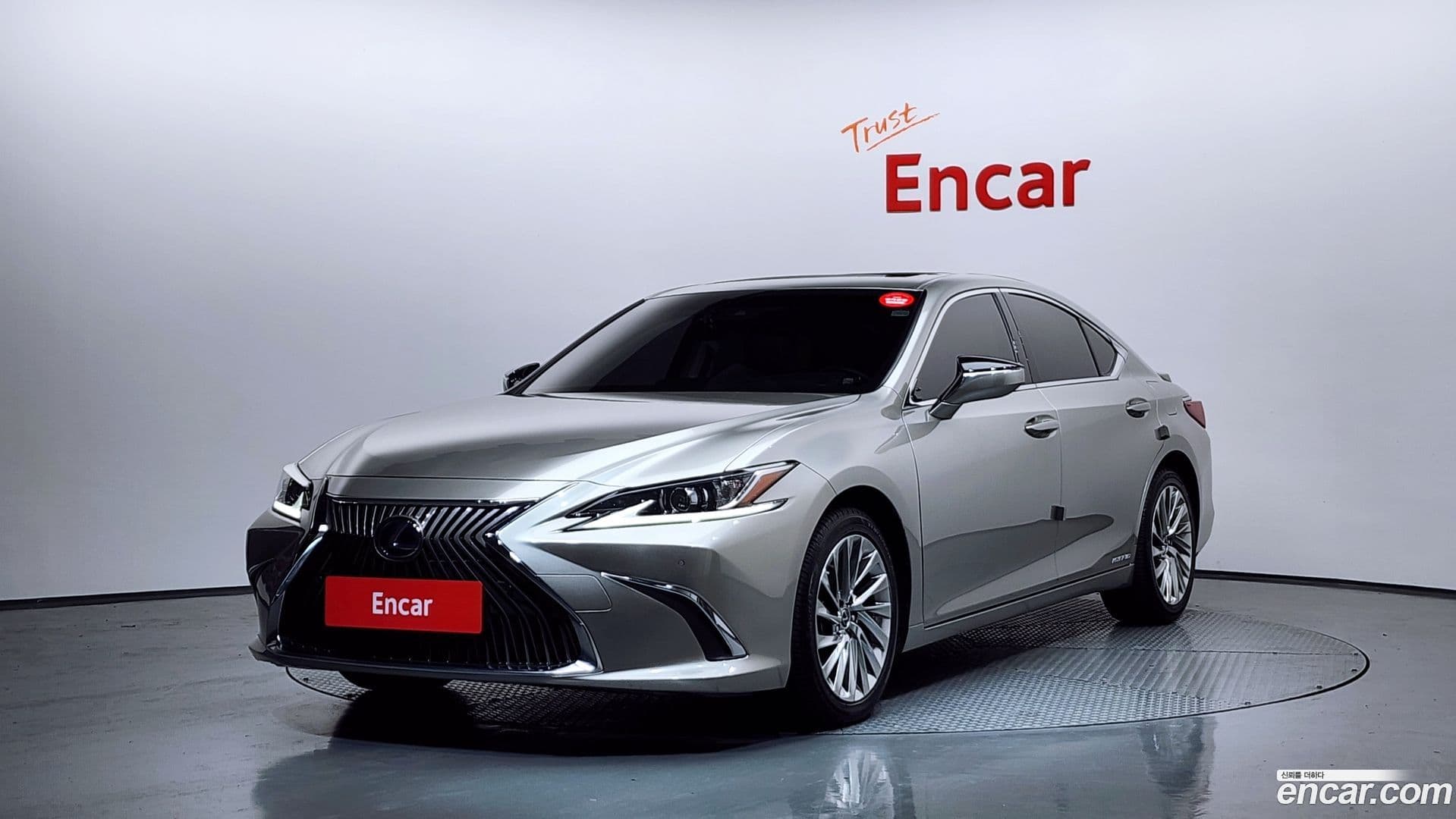 Main__Slider__Photo:ES Lexus 2021.6-0