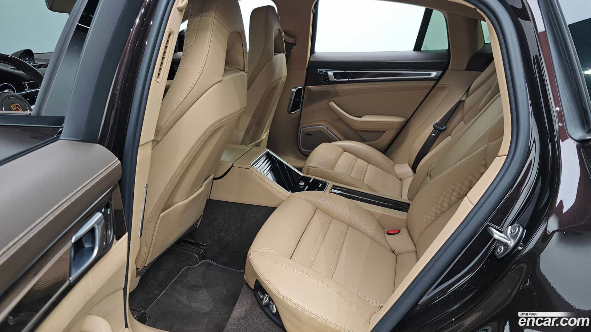 Panamera Porsche 2018.11-OPTION-016