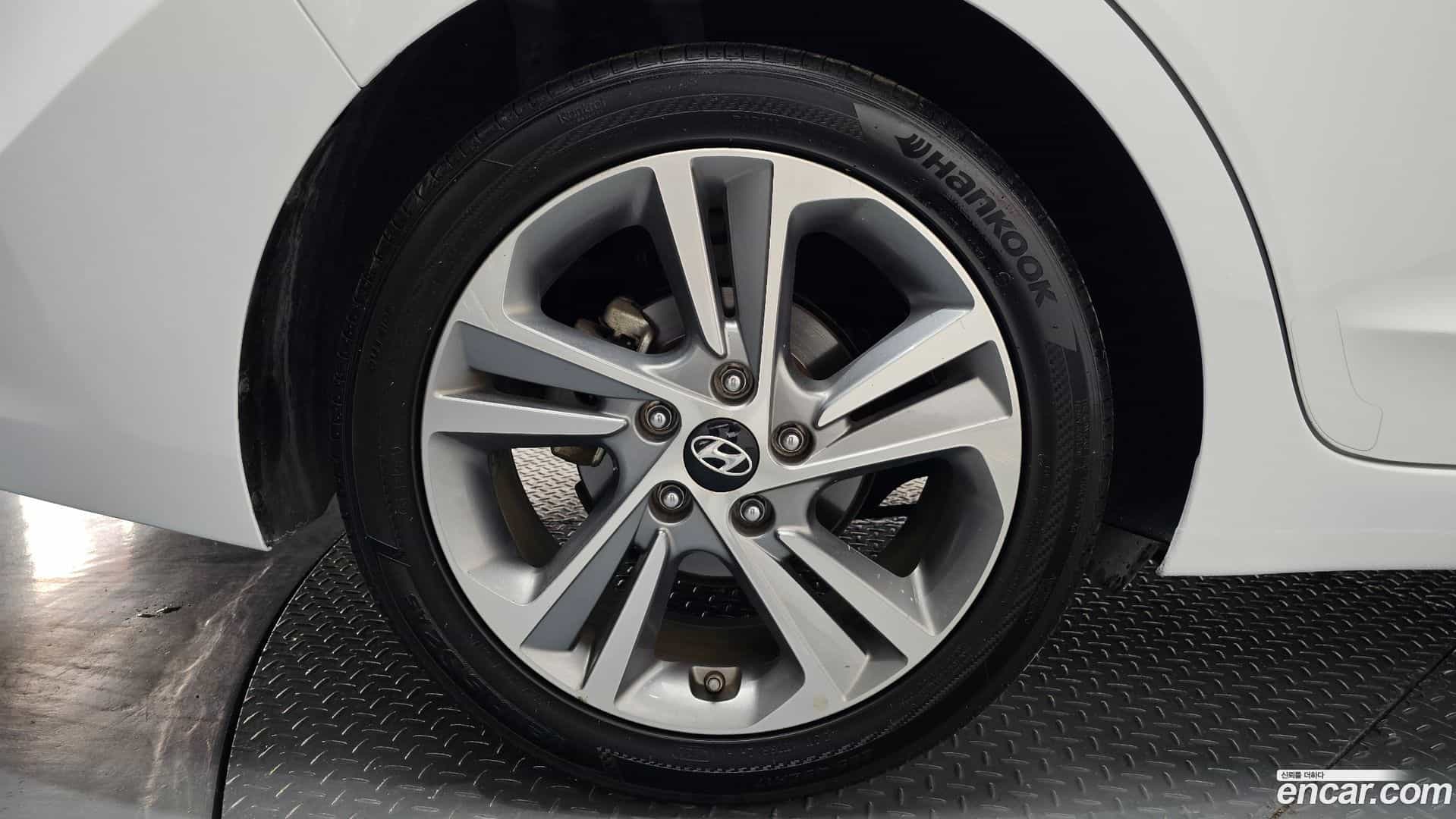 AVANTE Hyundai 2017.6-OUTER-005