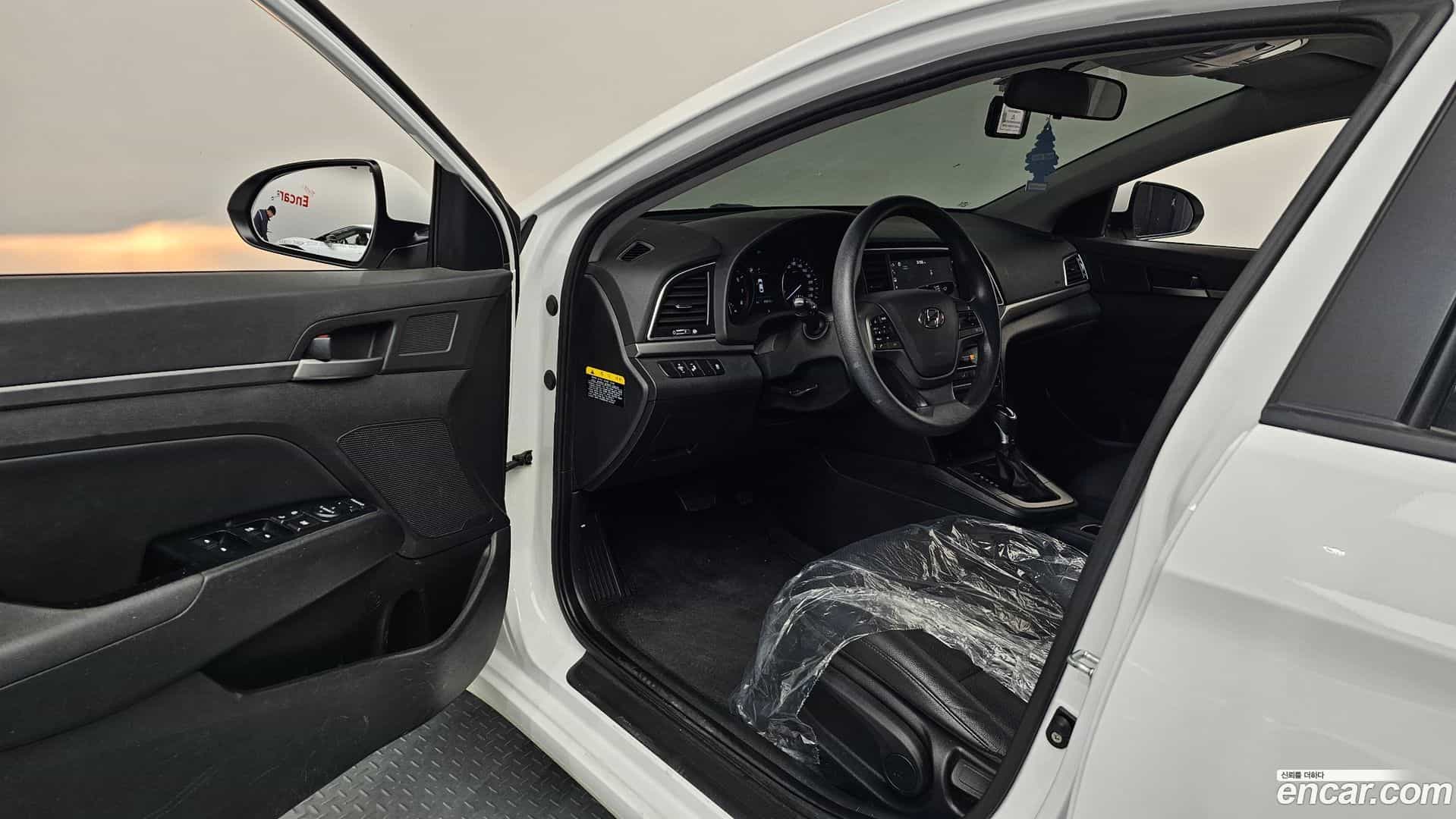 AVANTE Hyundai 2017.6-INNER-010