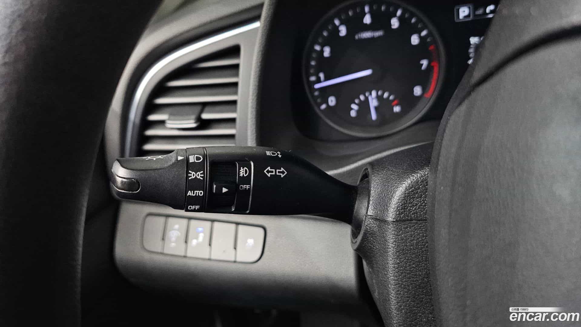 AVANTE Hyundai 2017.6-OPTION-018