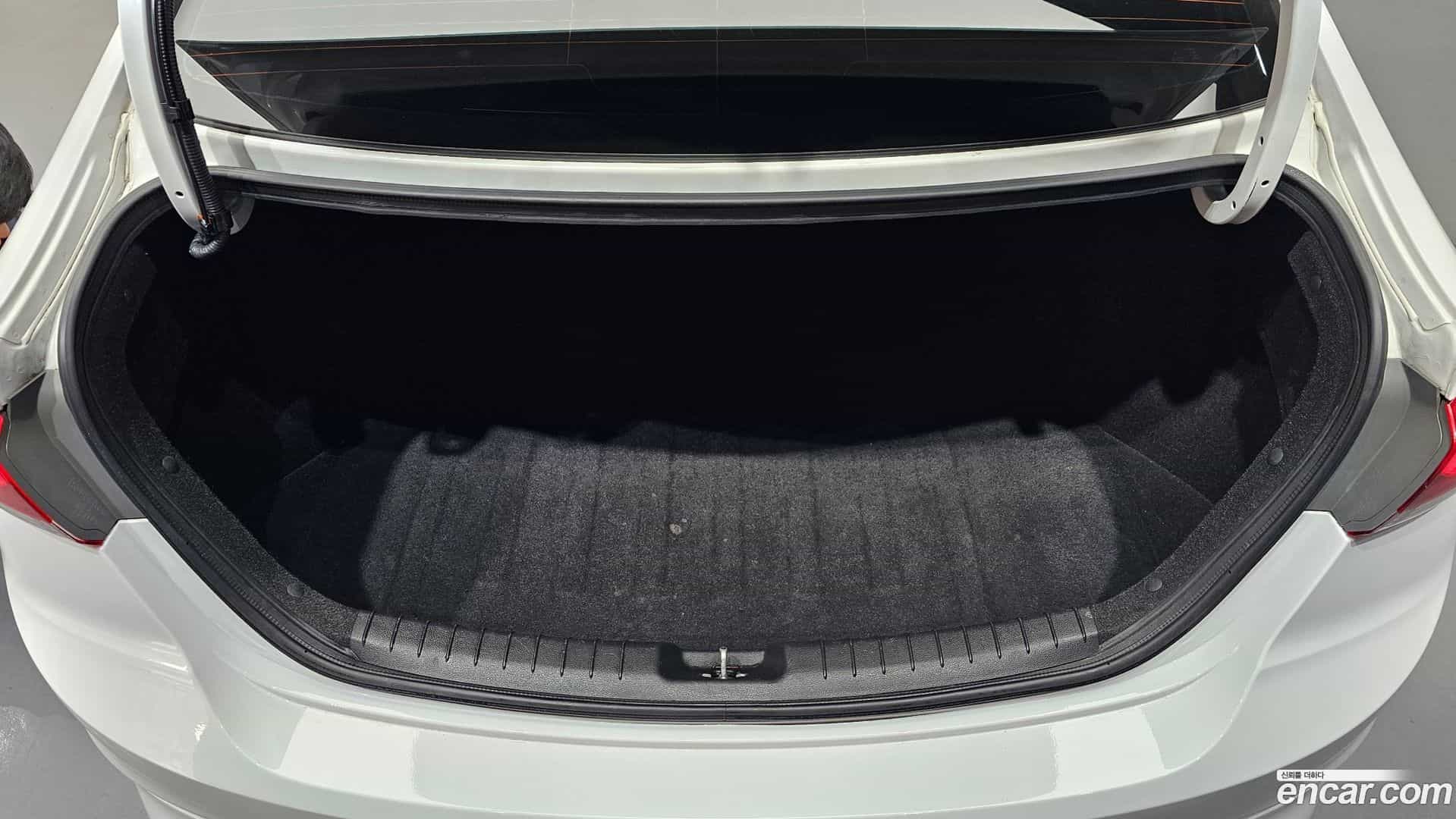 AVANTE Hyundai 2017.6-OPTION-024