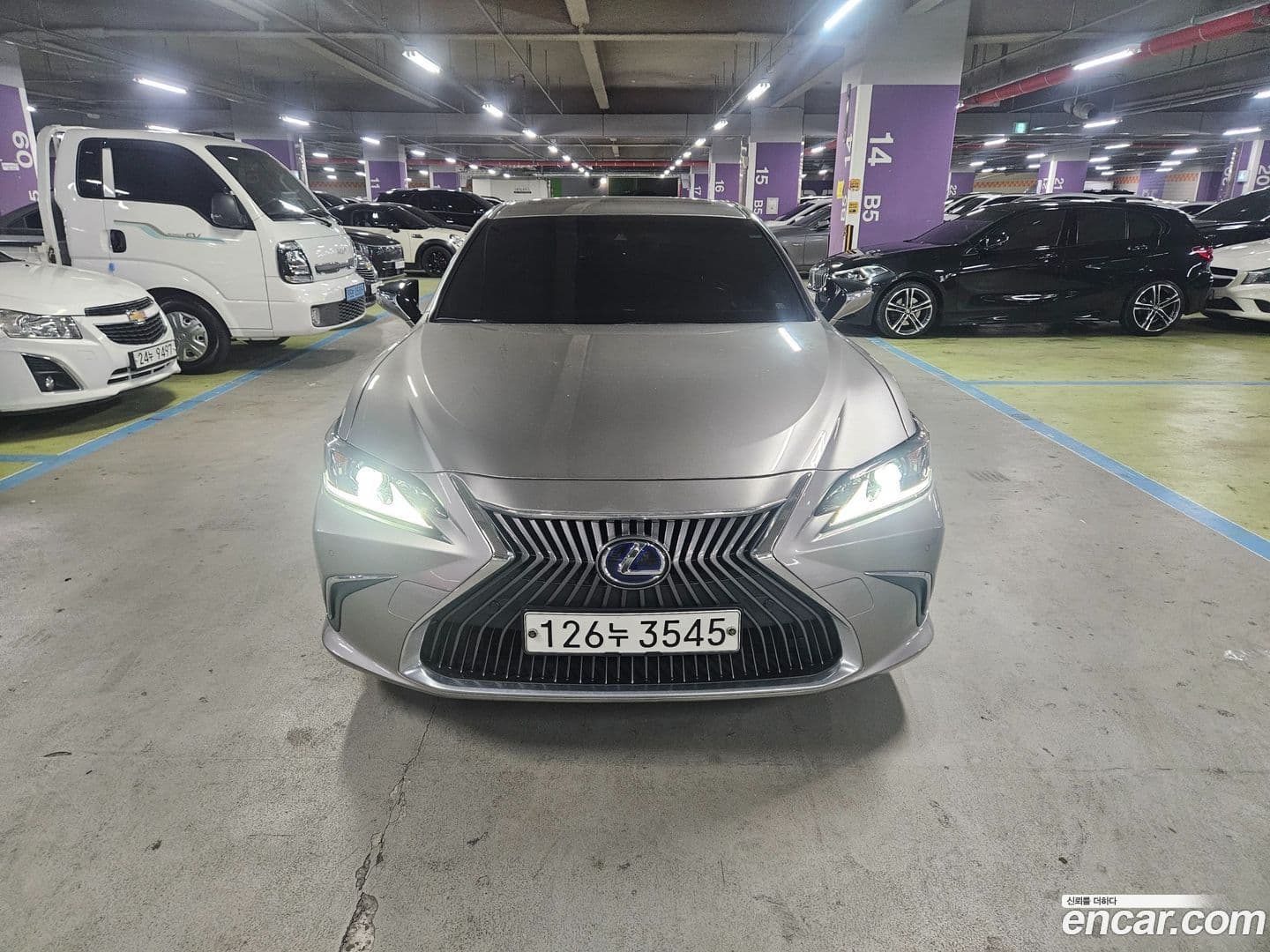 Main__Slider__Photo:ES Lexus 2020.0-0