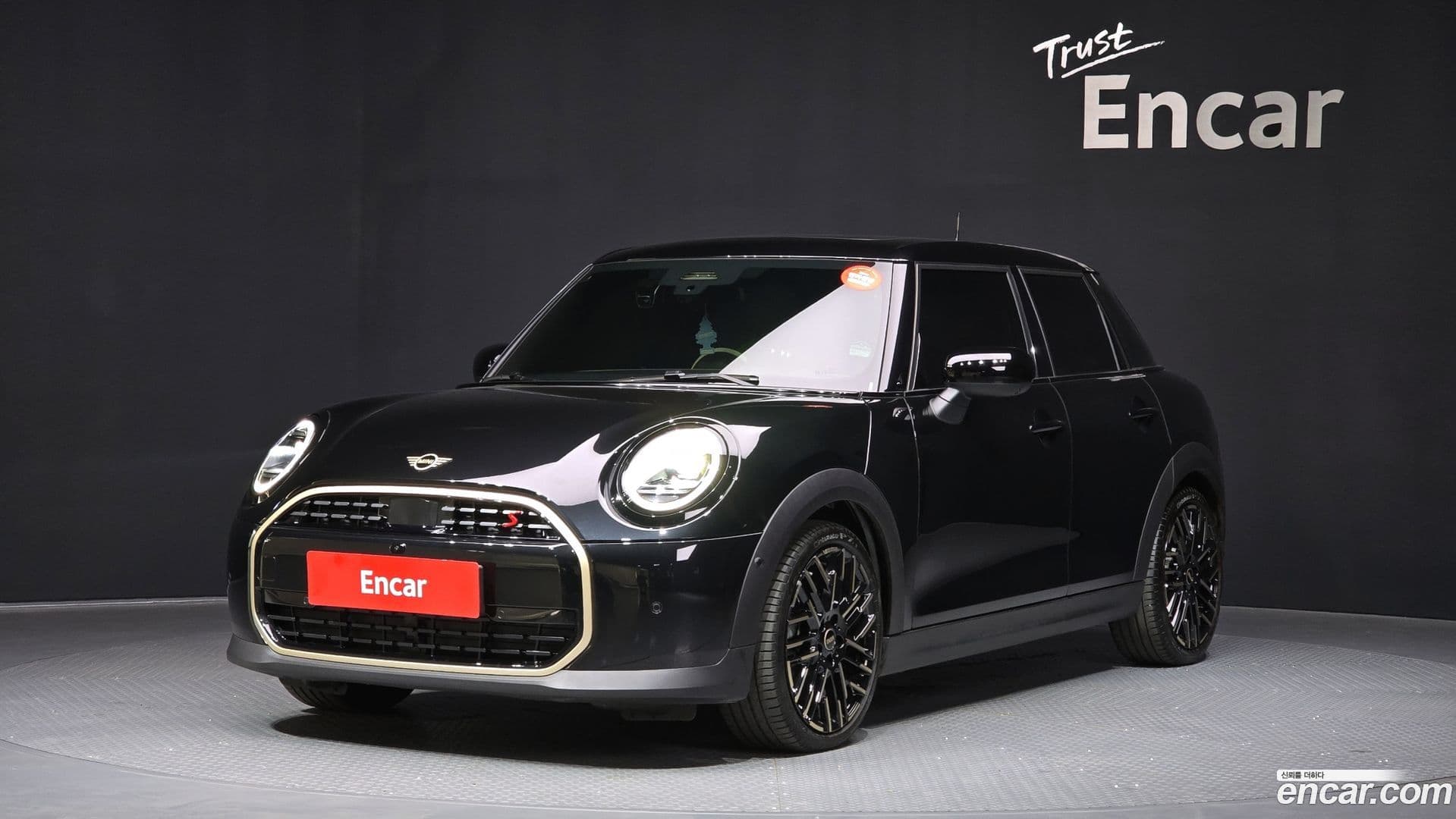 Main__Slider__Photo:Cooper Mini 2024.10-0
