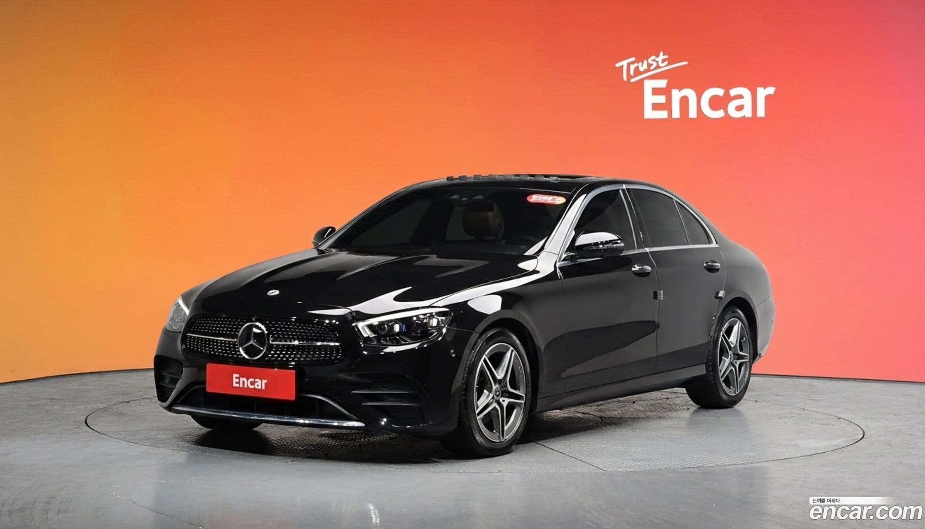 Main__Slider__Photo:E-Class Mercedes-Benz 2022.9-0