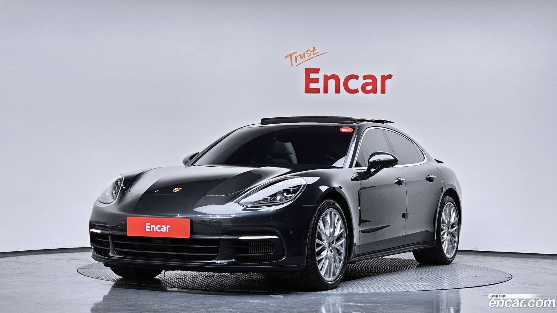 Main__Slider__Photo:Panamera Porsche 2018.11-0