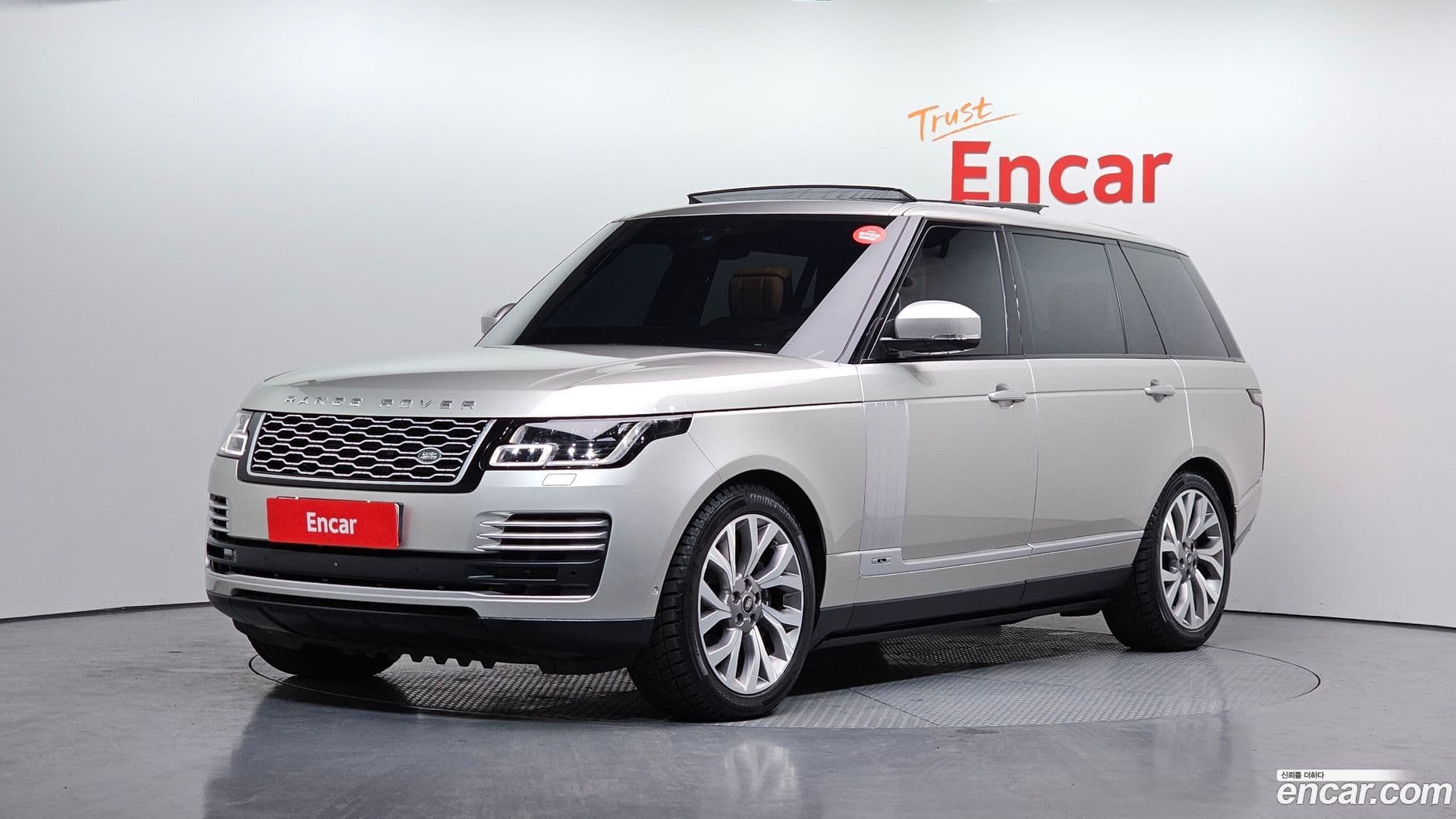 Main__Slider__Photo:Range Rover Land Rover 2019.1-0