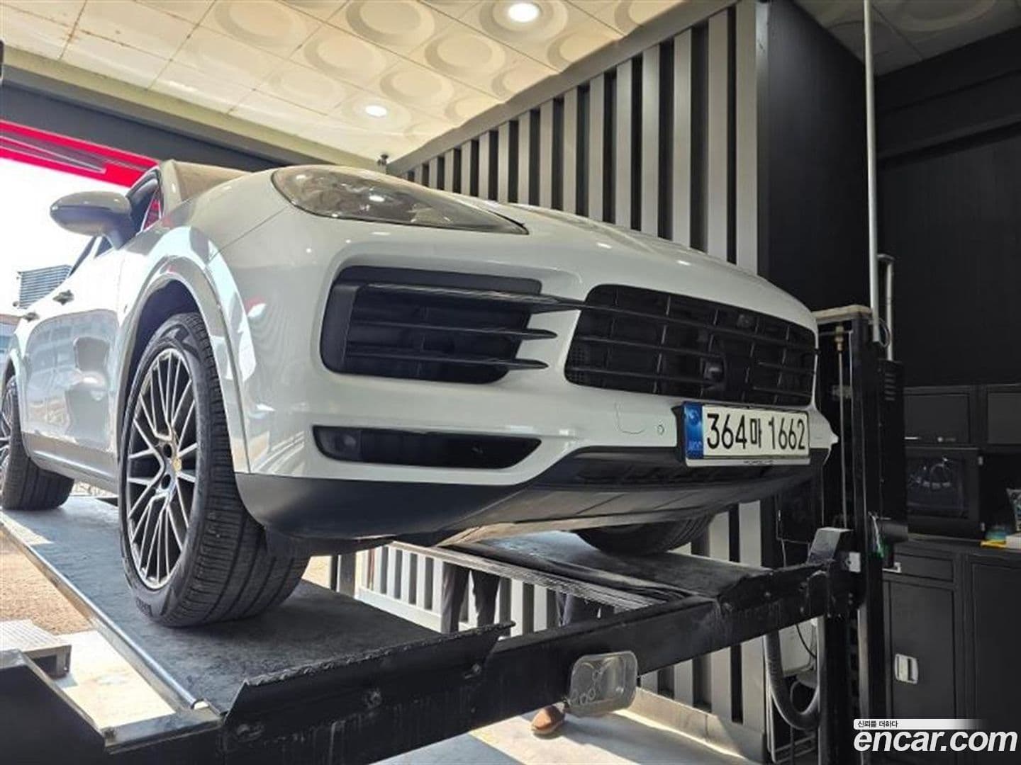 Main__Slider__Photo:Cayenne Porsche 2020.6-0
