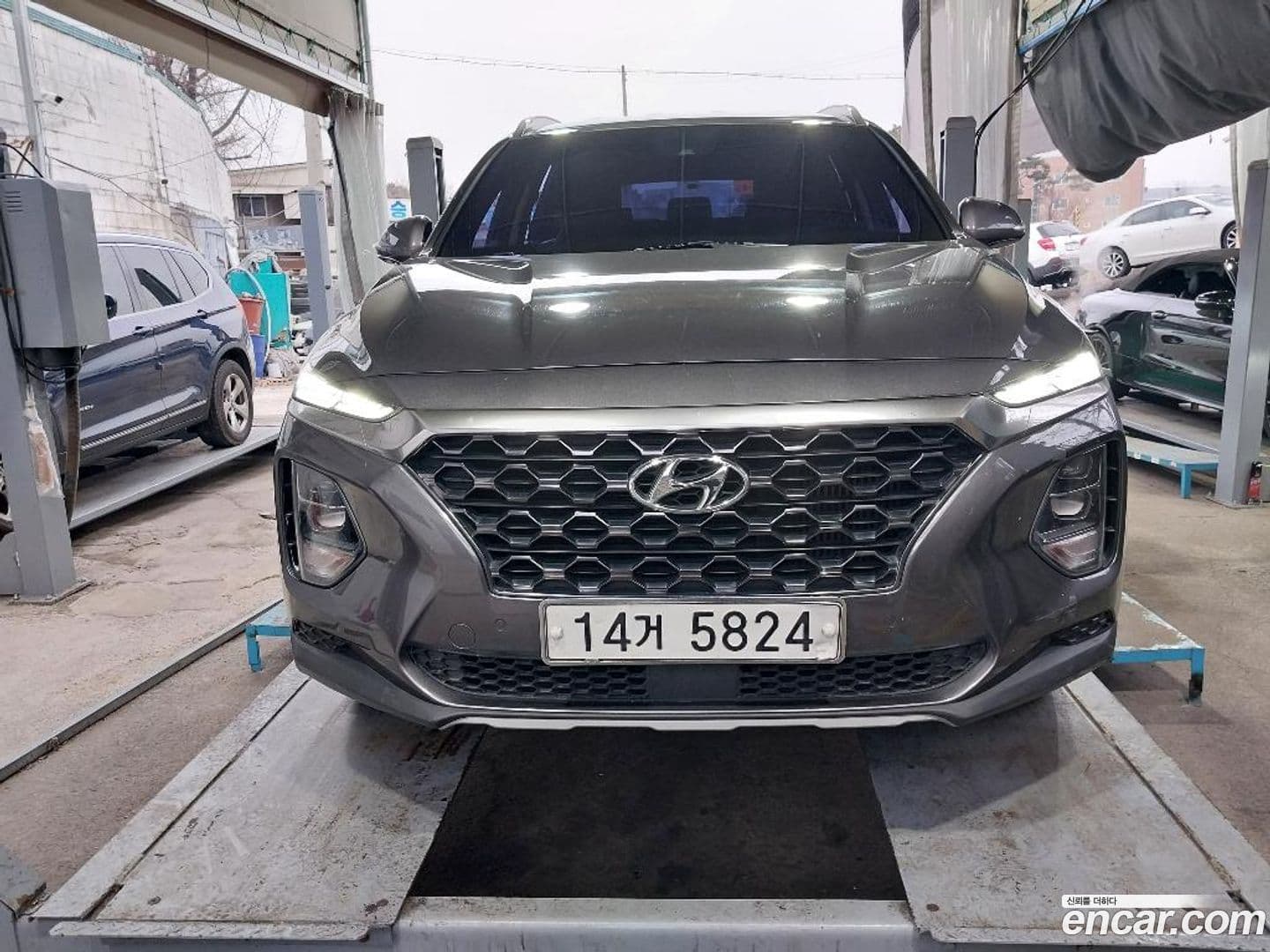 Main__Slider__Photo:Santafe Hyundai 2019.0-0