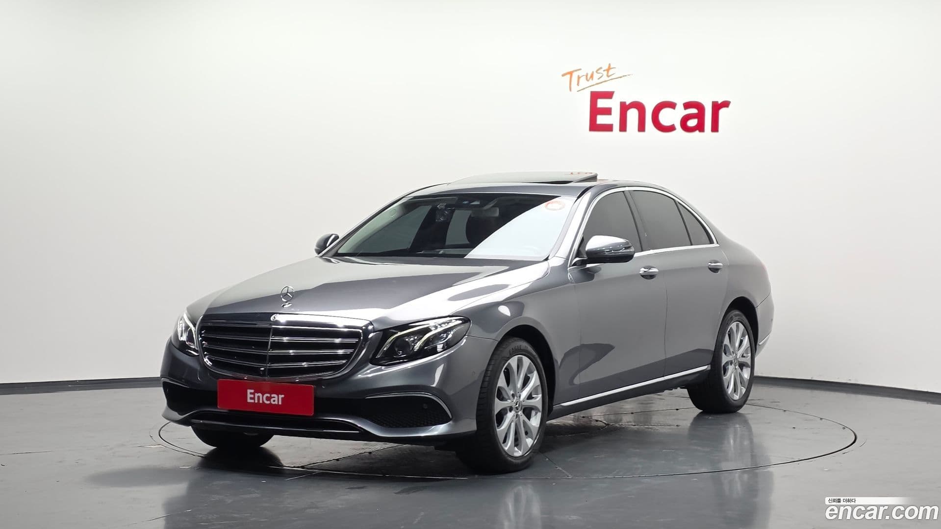 Main__Slider__Photo:E-Class Mercedes-Benz 2019.3-0