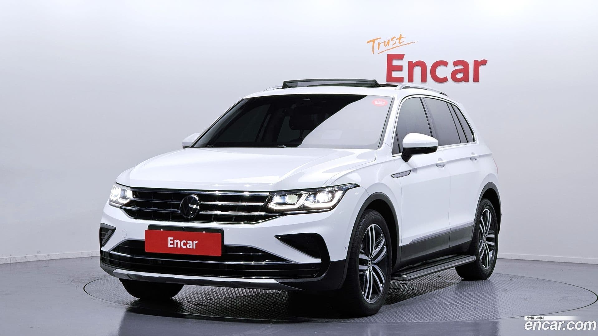 Main__Slider__Photo:Tiguan Volkswagen 2022.4-0