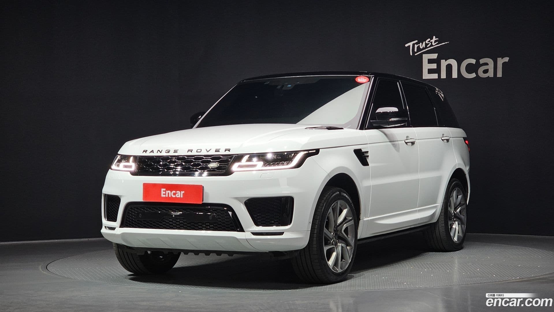 Main__Slider__Photo:Range Rover Sport Land Rover 2019.3-0