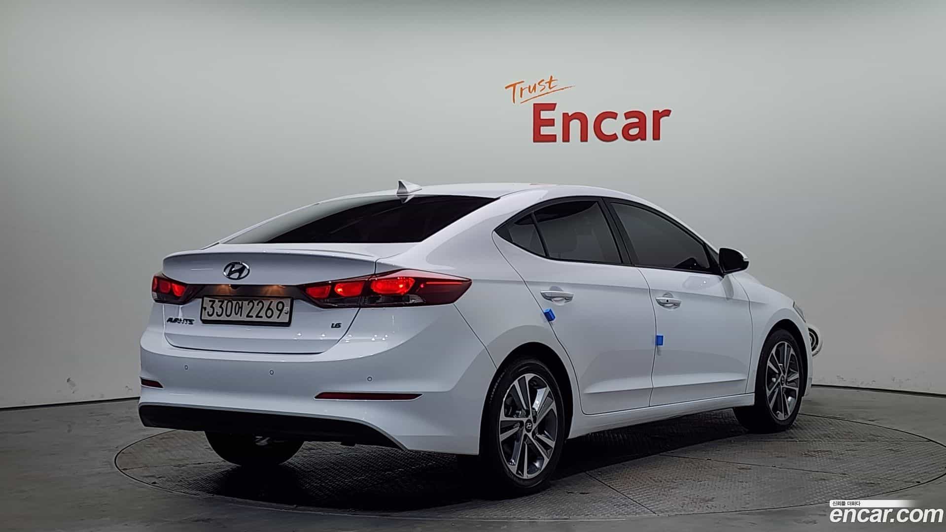 AVANTE Hyundai 2018.8-OUTER-002