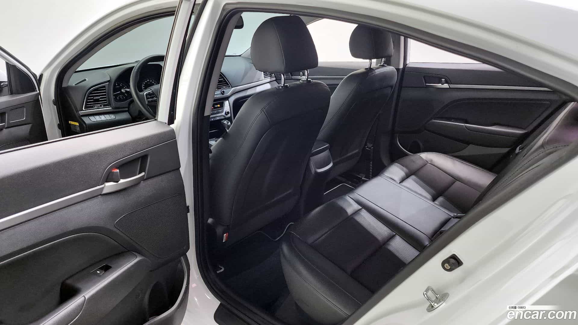 AVANTE Hyundai 2018.8-OPTION-015