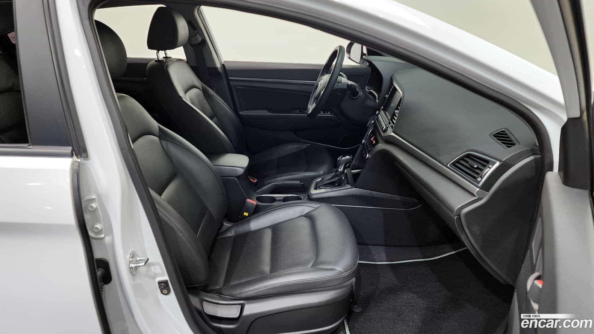 AVANTE Hyundai 2018.8-OPTION-016