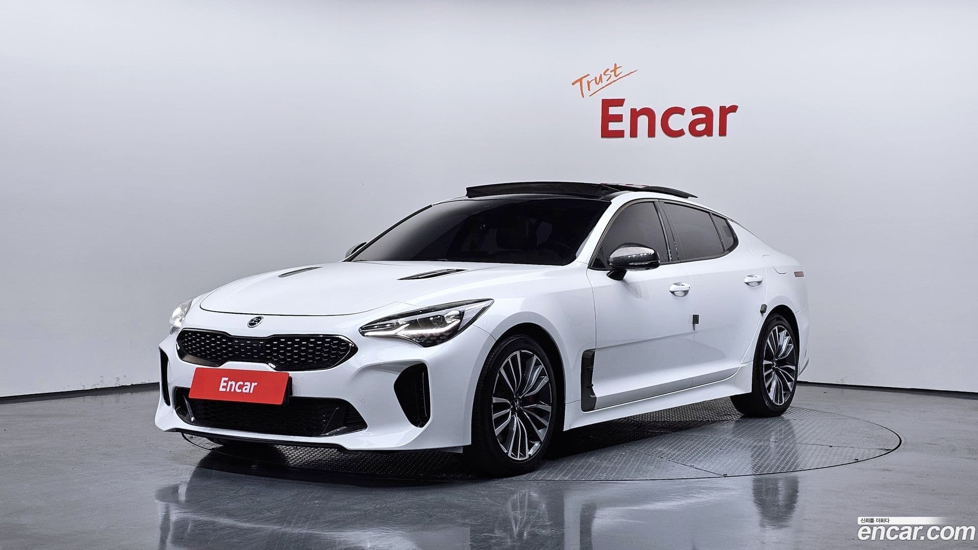 Main__Slider__Photo:Stinger Kia 2017.9-0