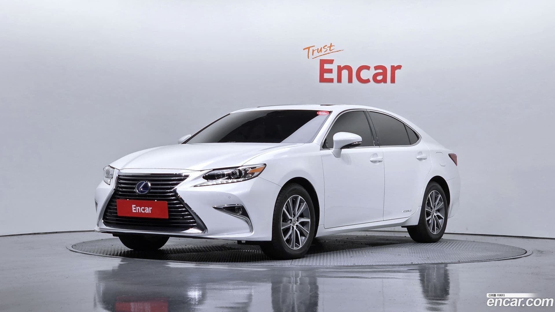 Main__Slider__Photo:ES Lexus 2018.2-0