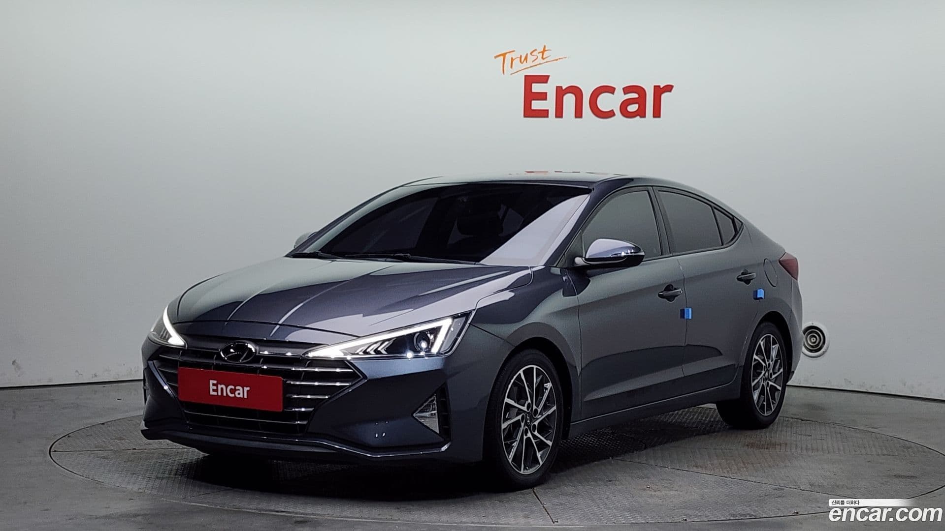 Main__Slider__Photo:AVANTE Hyundai 2019.8-0