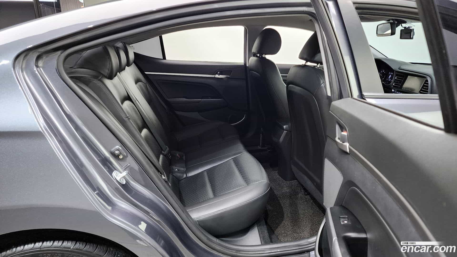 AVANTE Hyundai 2019.8-OPTION-017