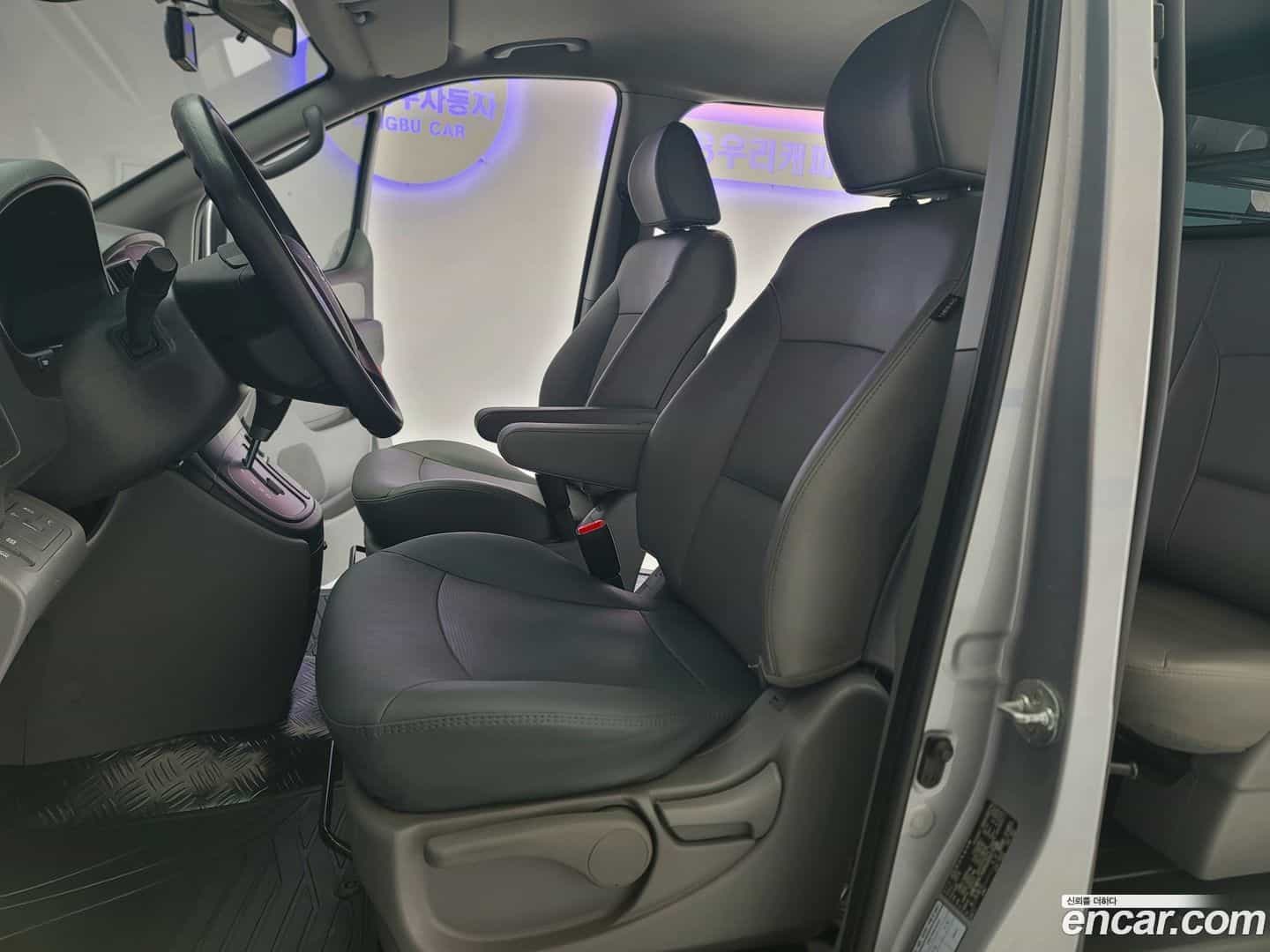 Starex Hyundai 2017.0-OPTION-017