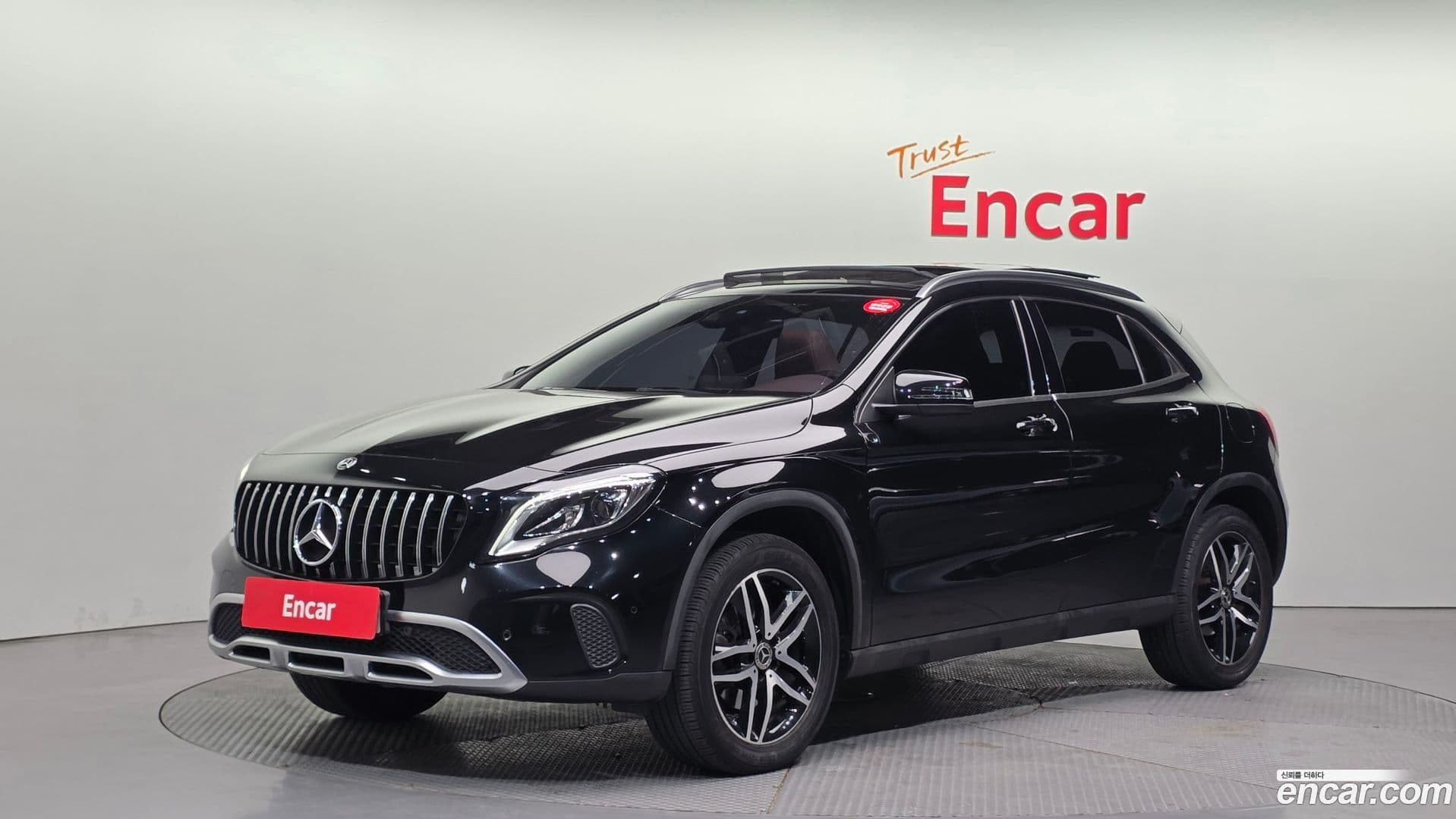 Main__Slider__Photo:GLA-Class Mercedes-Benz 2018.0-0