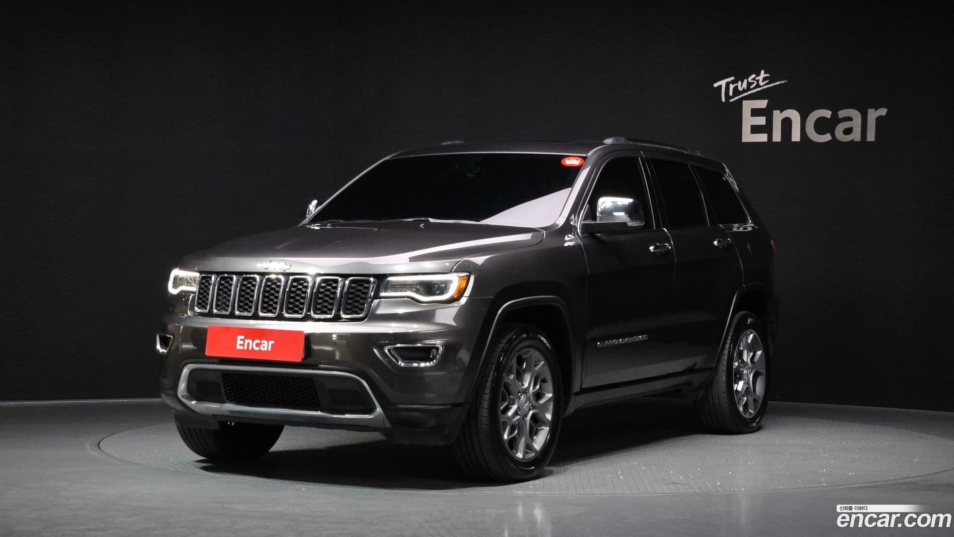 Main__Slider__Photo:Cherokee Jeep 2021.2-0