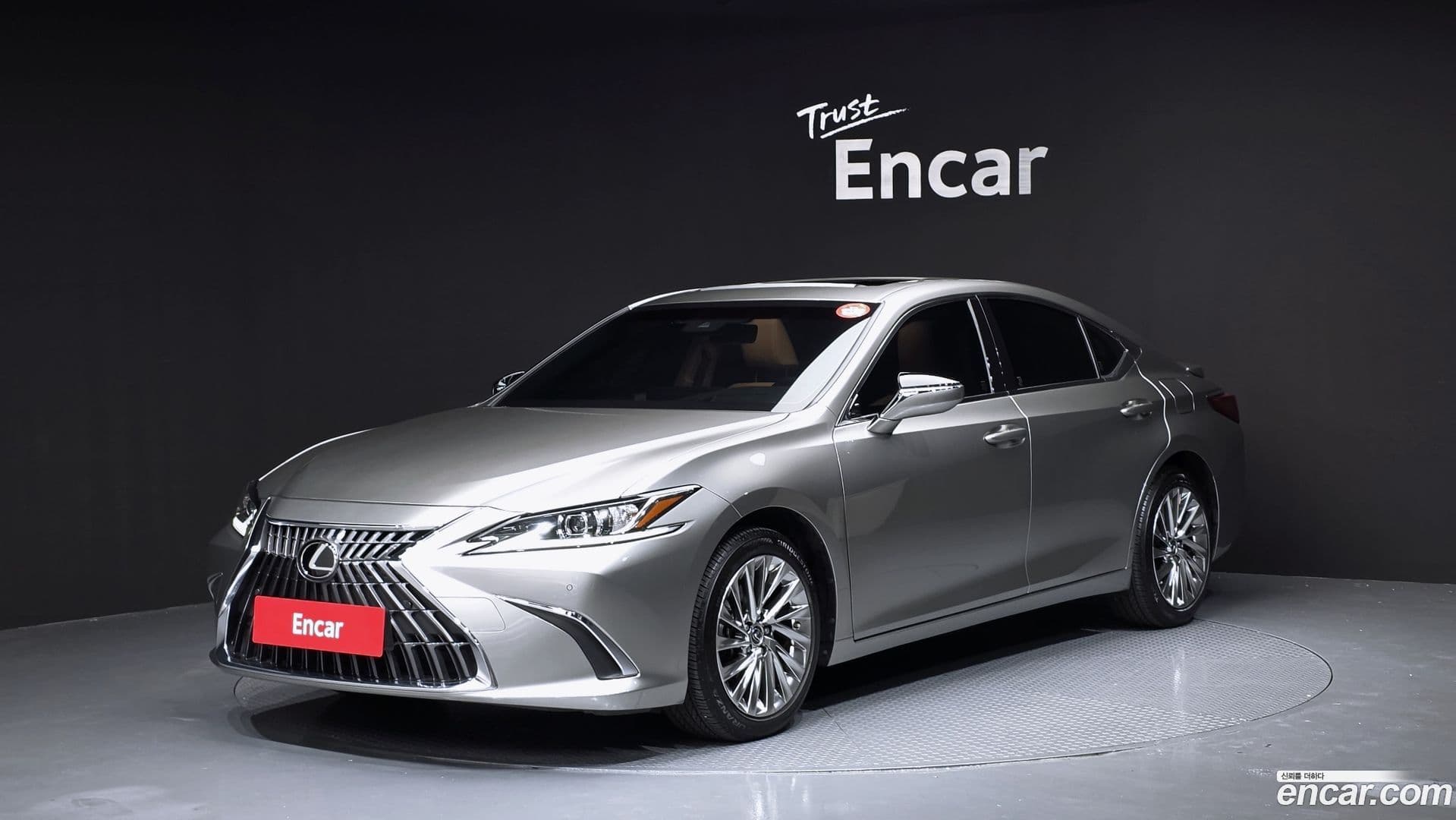 Main__Slider__Photo:ES Lexus 2023.4-0