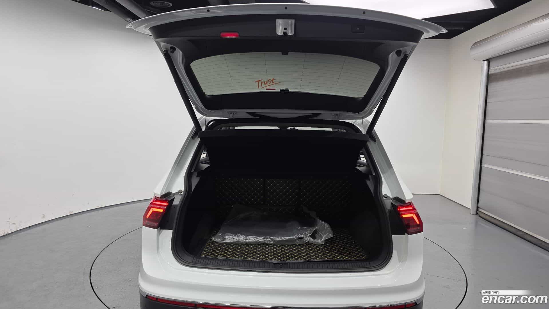 Tiguan Volkswagen 2021.7-OPTION-024