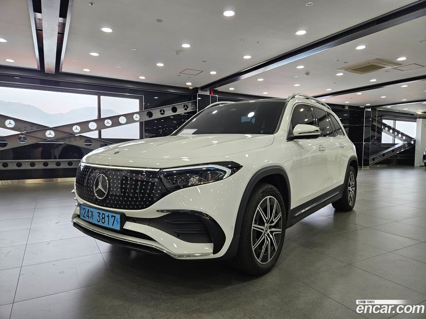 Main__Slider__Photo:EQB Mercedes-Benz 2024.9-0