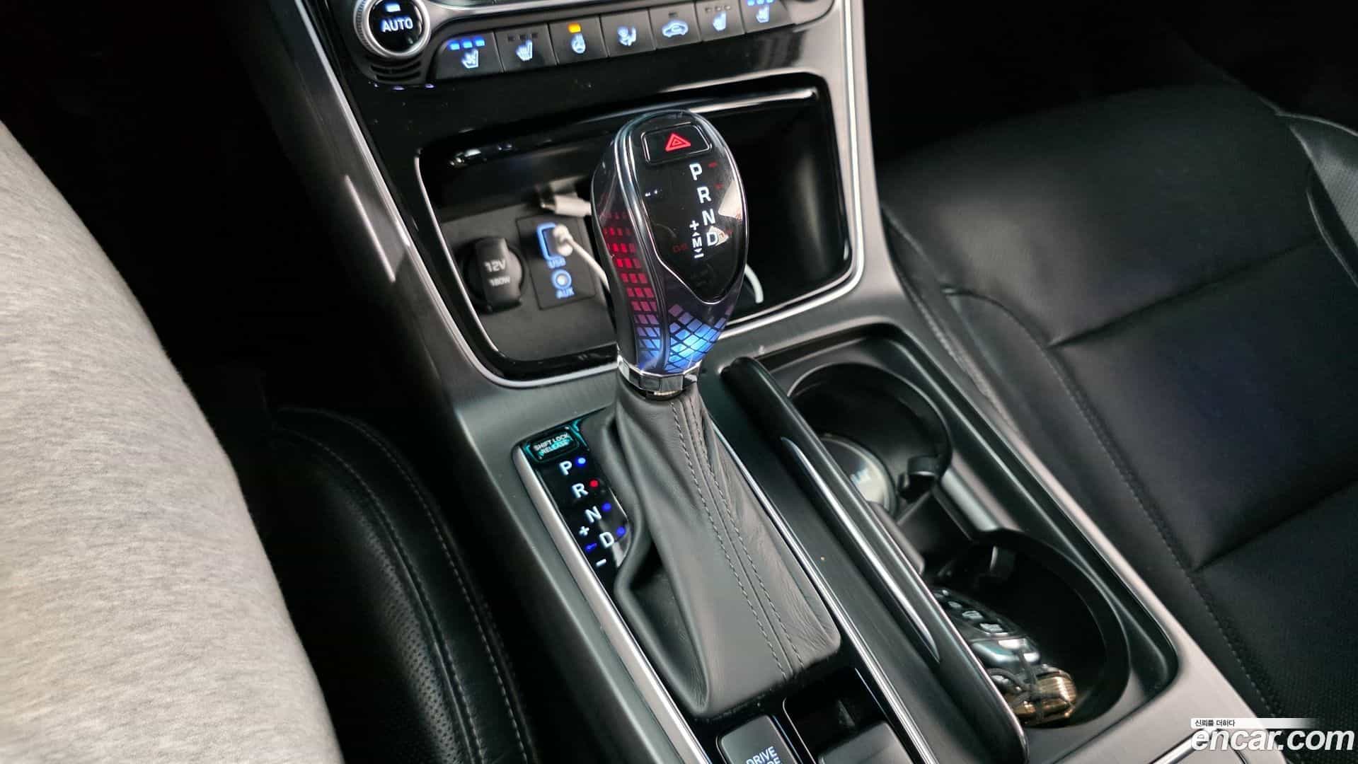 Grandeur Hyundai 2018.10-INNER-009